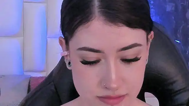 Snapshot of melody_suarez chatting on February 7, 11:03 pm melody suarez online show from February 7, 11:03 pm