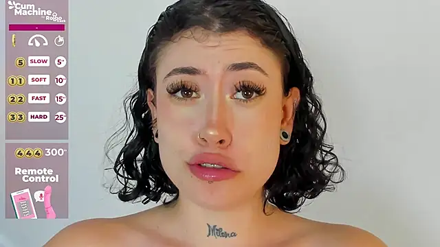 Snapshot of melody_suarez chatting on February 21, 1:44 am melody suarez online show from February 21, 1:44 am