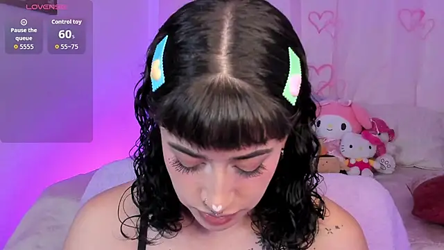 Snapshot of melody_suarez chatting on November 1, 8:33 pm melody suarez online show from November 1, 8:33 pm