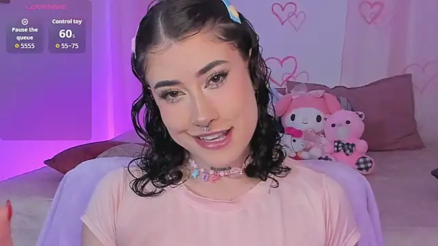 Snapshot of melody_suarez chatting on November 13, 10:30 pm melody suarez online show from November 13, 10:30 pm