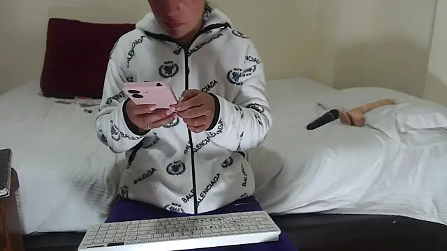 Snapshot of michel_ex33 chatting on March 20, 12:30 am michel ex33 online show from March 20, 12:30 am