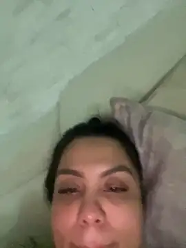 Snapshot of valeria2019hot chatting on March 2, 3:45 am valeria2019hot online show from March 2, 3:45 am