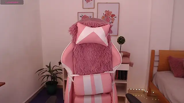 Dahlia  espresso online show from February 18, 8:05 pm