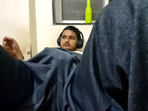 Snapshot of Jonrobinso chatting on December 2, 6:03 pm Jonrobinso online show from December 2, 6:03 pm