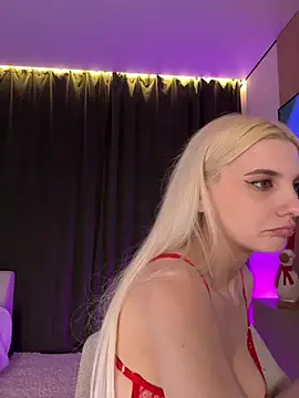 Snapshot of LoveLuna_ chatting on May 11, 9:34 pm LoveLuna online show from May 11, 9:34 pm
