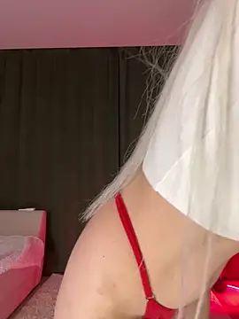 Snapshot of LoveLuna_ chatting on May 29, 10:19 pm LoveLuna online show from May 29, 10:19 pm