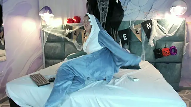 Snapshot of MelaniieRoux chatting on October 28, 7:38 pm MelaniieRoux online show from October 28, 7:38 pm