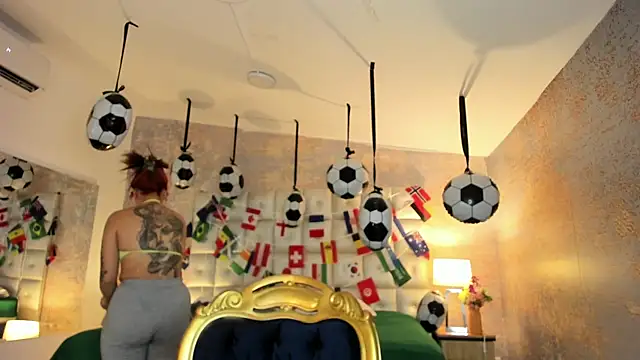 Snapshot of MelaniieRoux chatting on July 17, 7:41 pm MelaniieRoux online show from July 17, 7:41 pm