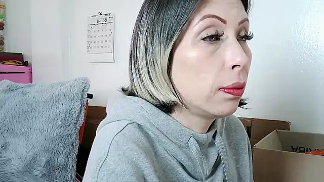 alixia81 online show from January 18, 2:32 pm