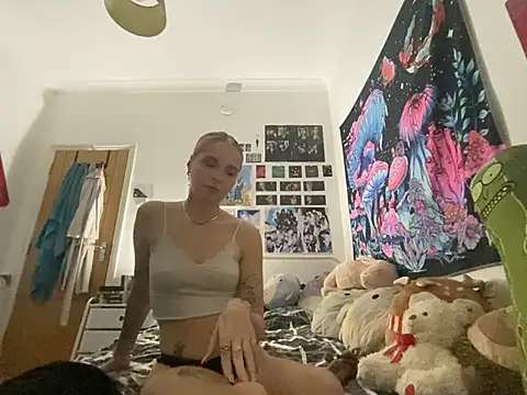 EmilyCleeveland online show from March 5, 10:06 pm