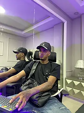 AaronCruz  online show from March 21, 1:45 pm