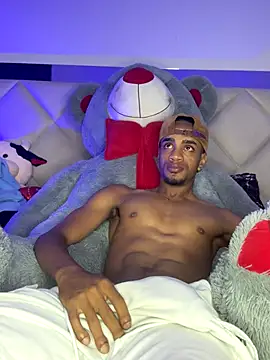 AaronCruz  online show from October 17, 4:26 am