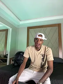 AaronCruz  online show from March 11, 2:28 am