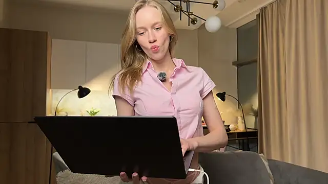 Snapshot of PollyAgata chatting on June 30, 7:48 pm PollyAgata online show from June 30, 7:48 pm