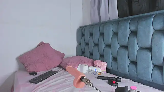 Roxy-Smith online show from March 18, 11:19 pm