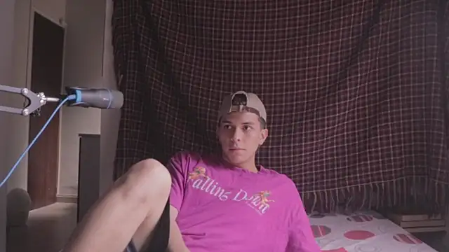 Snapshot of Tony_Hoffa chatting on December 13, 5:43 pm Tony Hoffa online show from December 13, 5:43 pm