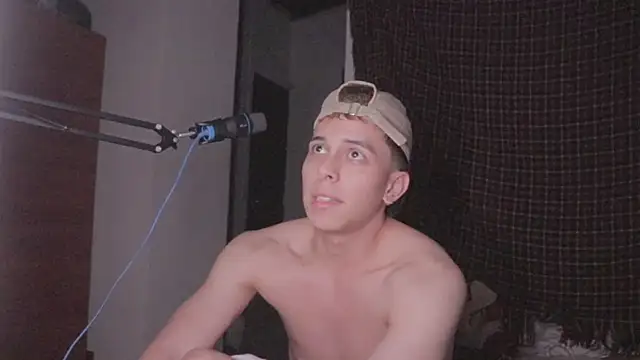 Snapshot of Tony_Hoffa chatting on December 27, 11:10 pm Tony Hoffa online show from December 27, 11:10 pm