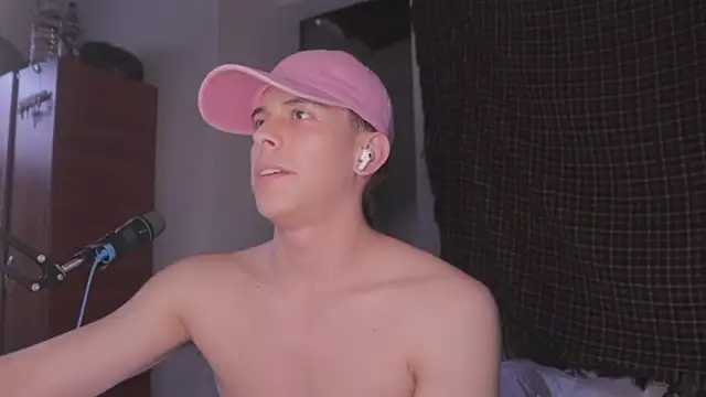 Snapshot of Tony_Hoffa chatting on January 23, 9:50 pm Tony Hoffa online show from January 23, 9:50 pm