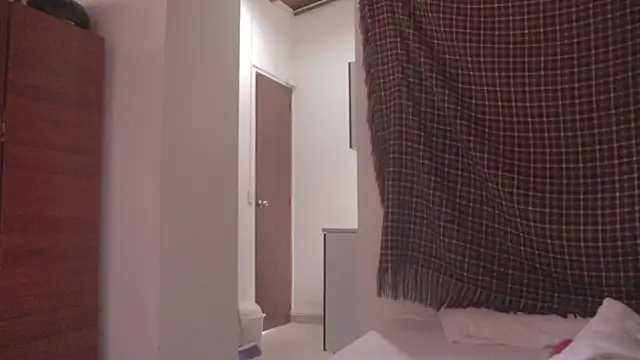 Snapshot of Tony_Hoffa chatting on February 3, 8:24 pm Tony Hoffa online show from February 3, 8:24 pm