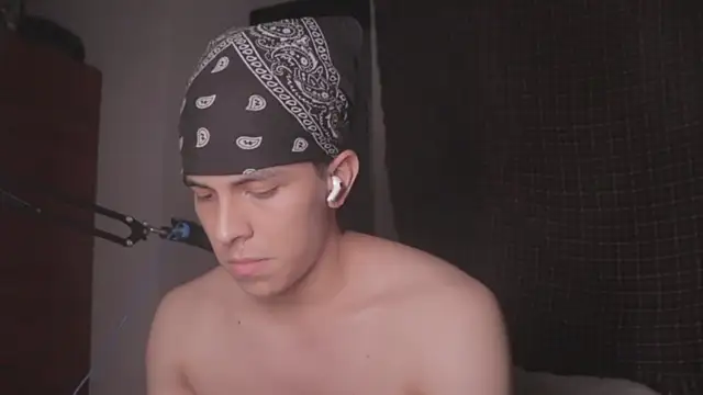 Snapshot of Tony_Hoffa chatting on February 3, 11:26 pm Tony Hoffa online show from February 3, 11:26 pm