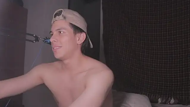 Snapshot of Tony_Hoffa chatting on February 7, 11:34 pm Tony Hoffa online show from February 7, 11:34 pm