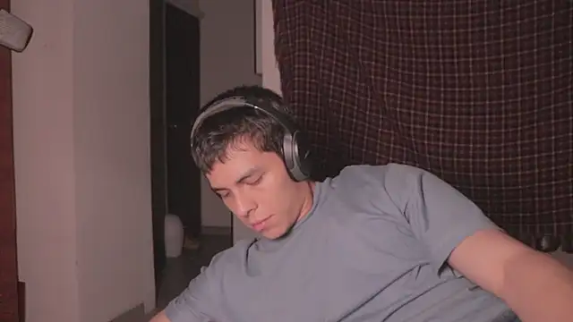 Snapshot of Tony_Hoffa chatting on February 9, 12:49 am Tony Hoffa online show from February 9, 12:49 am