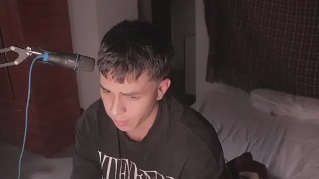 Snapshot of Tony_Hoffa chatting on February 12, 6:51 pm Tony Hoffa online show from February 12, 6:51 pm