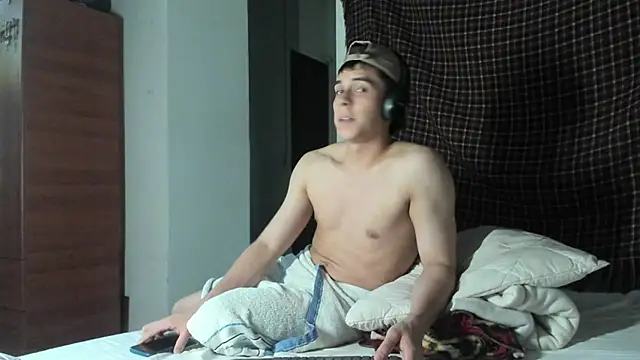 Snapshot of Tony_Hoffa chatting on February 17, 9:41 pm Tony Hoffa online show from February 17, 9:41 pm