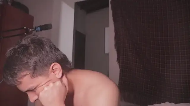 Snapshot of Tony_Hoffa chatting on February 24, 1:24 am Tony Hoffa online show from February 24, 1:24 am