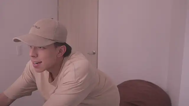 Snapshot of Tony_Hoffa chatting on March 1, 9:48 pm Tony Hoffa online show from March 1, 9:48 pm