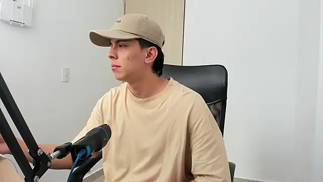 Snapshot of Tony_Hoffa chatting on March 7, 5:28 pm Tony Hoffa online show from March 7, 5:28 pm