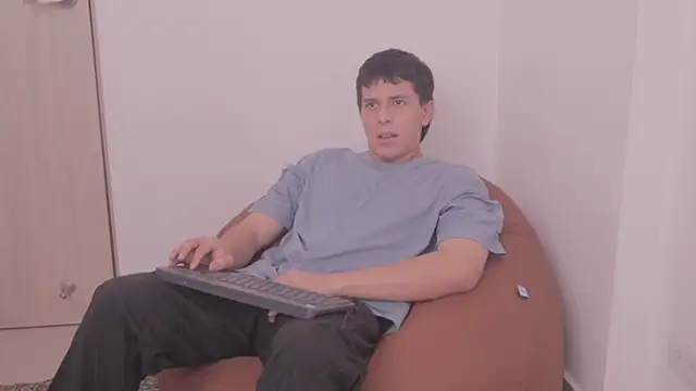 Snapshot of Tony_Hoffa chatting on March 11, 7:03 pm Tony Hoffa online show from March 11, 7:03 pm