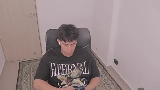 Snapshot of Tony_Hoffa chatting on September 16, 5:36 pm Tony Hoffa online show from September 16, 5:36 pm