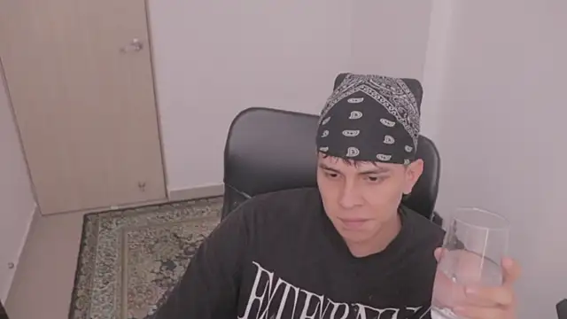 Snapshot of Tony_Hoffa chatting on September 20, 9:05 pm Tony Hoffa online show from September 20, 9:05 pm