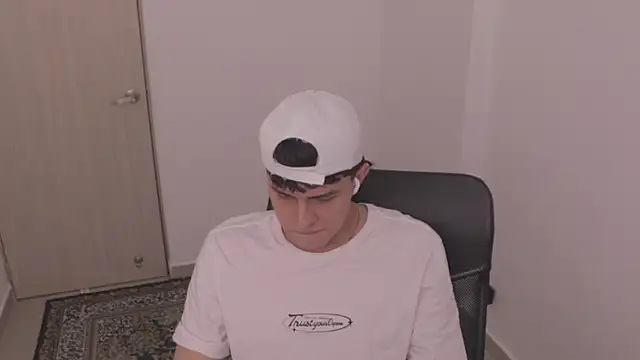 Snapshot of Tony_Hoffa chatting on September 21, 7:04 pm Tony Hoffa online show from September 21, 7:04 pm