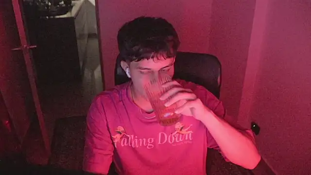 Snapshot of Tony_Hoffa chatting on October 3, 5:04 am Tony Hoffa online show from October 3, 5:04 am