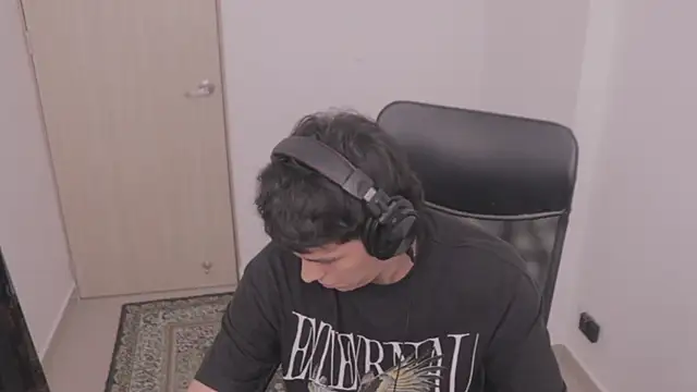 Snapshot of Tony_Hoffa chatting on October 3, 5:10 pm Tony Hoffa online show from October 3, 5:10 pm