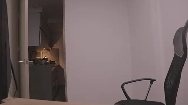 Snapshot of Tony_Hoffa chatting on October 17, 11:07 pm Tony Hoffa online show from October 17, 11:07 pm