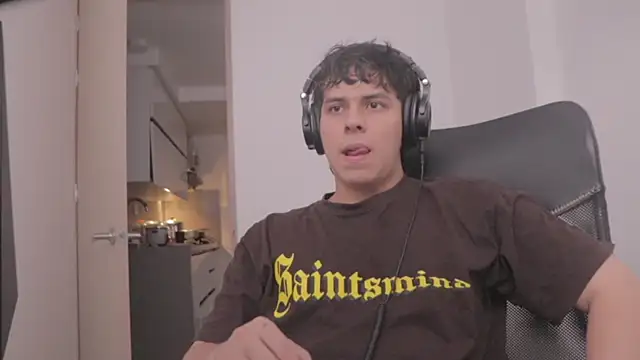 Snapshot of Tony_Hoffa chatting on October 22, 7:35 pm Tony Hoffa online show from October 22, 7:35 pm