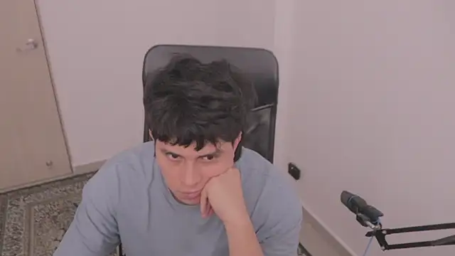 Snapshot of Tony_Hoffa chatting on October 28, 6:43 pm Tony Hoffa online show from October 28, 6:43 pm