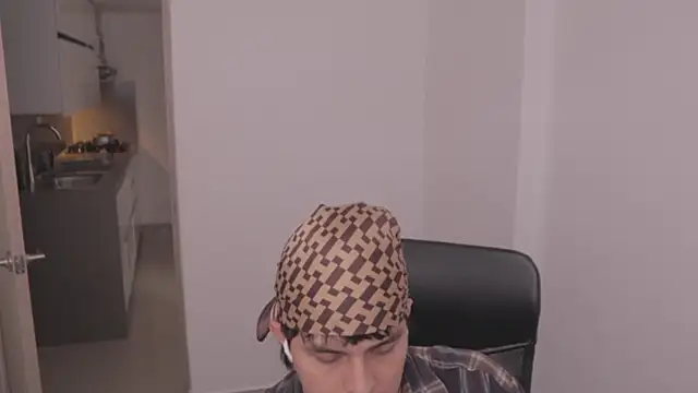 Snapshot of Tony_Hoffa chatting on November 6, 8:10 pm Tony Hoffa online show from November 6, 8:10 pm