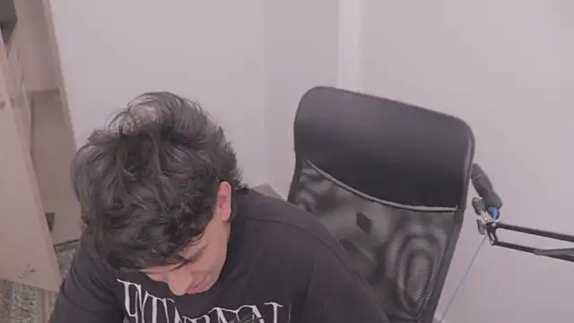 Snapshot of Tony_Hoffa chatting on November 11, 6:19 pm Tony Hoffa online show from November 11, 6:19 pm