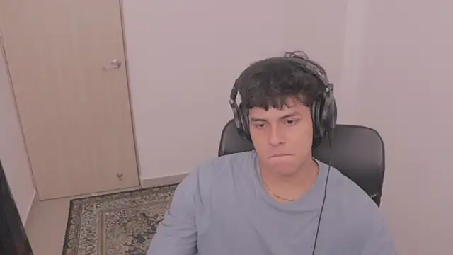 Snapshot of Tony_Hoffa chatting on November 12, 4:07 pm Tony Hoffa online show from November 12, 4:07 pm