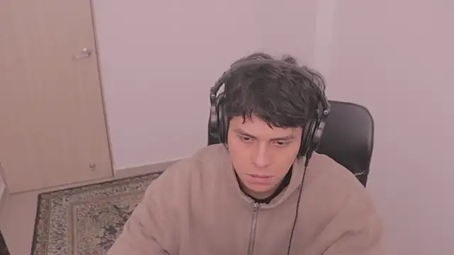 Snapshot of Tony_Hoffa chatting on November 14, 3:11 pm Tony Hoffa online show from November 14, 3:11 pm