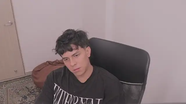 Snapshot of Tony_Hoffa chatting on November 15, 3:52 pm Tony Hoffa online show from November 15, 3:52 pm