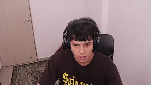 Snapshot of Tony_Hoffa chatting on November 16, 4:34 pm Tony Hoffa online show from November 16, 4:34 pm