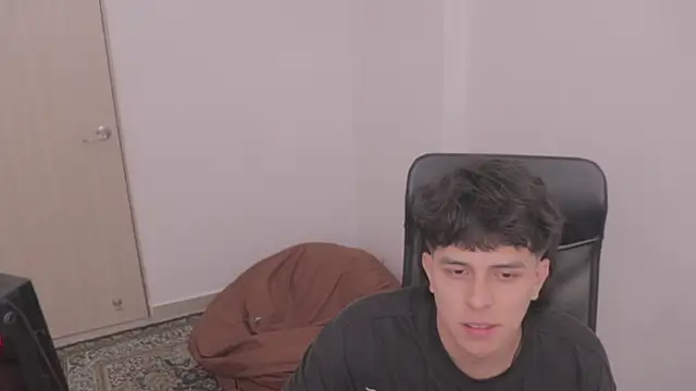 Snapshot of Tony_Hoffa chatting on December 1, 6:13 pm Tony Hoffa online show from December 1, 6:13 pm