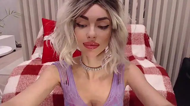 Snapshot of MiloTheName chatting on December 17, 3:28 pm MiloTheName online show from December 17, 3:28 pm