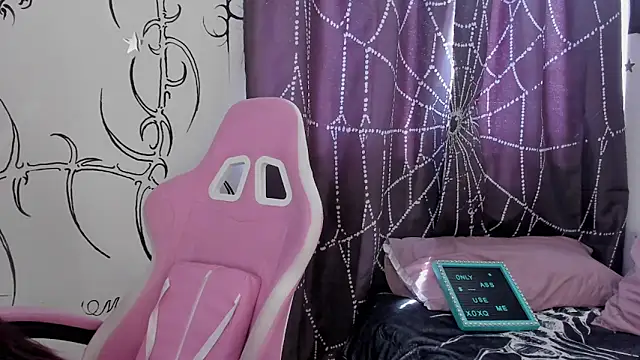 Snapshot of AlyRoses chatting on June 19, 5:39 pm AlyRoses online show from June 19, 5:39 pm