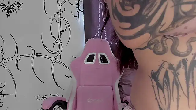 Snapshot of AlyRoses chatting on July 1, 4:29 pm AlyRoses online show from July 1, 4:29 pm